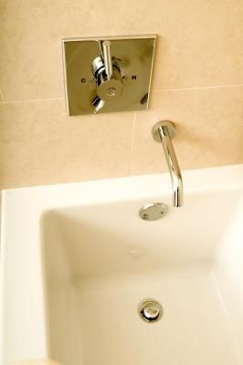 How to Remove Lime Buildup in a Shower Drain Best Grout Cleaner, Bathtub Makeover, Clogged Drain Bathtub, Kohler Bathtub, Plastic Bathtub, Bathtub Cleaner, Cleaning Naturally, Bathroom Furniture Ideas, Drain Repair