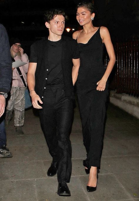 Zendaya And Boyfriend, Tom Zendaya, Tom Holland And Zendaya, Celebrity Couple, Tom Holland Zendaya, Zendaya Style, Hollywood Couples, Blue Ivy, British Actors