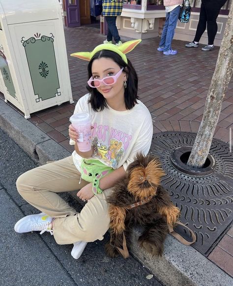 Disneysea Outfit, Grogu Disneybound, Starwars Disney Outfit, Warm Disney Outfits, Disney Casual Outfits, Disney World Fits, Disney Aesthetic Outfit, Disneyland Outfits Fall, Cold Disney Outfits