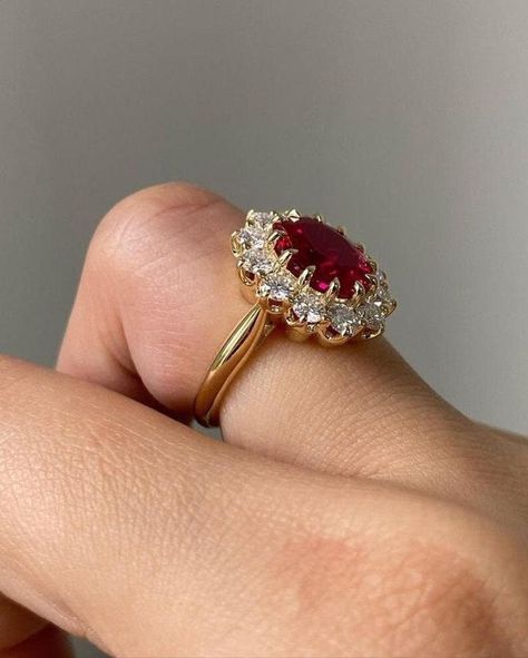 Antique Ruby Ring, Ruby Wedding Rings, Vogue Vintage, Rings Promise, Rings Anniversary, Ruby Ring Gold, Cute Engagement Rings, Vintage Rose Gold, Ruby Diamond Rings