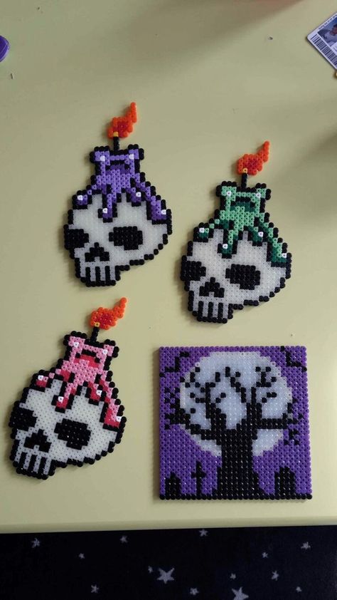 Pearler Bead Patterns Halloween, Perler Bead Patterns Without Black, Peeler Bead Ideas Halloween, Hocus Pocus Perler Bead Patterns, Peeler Beads Halloween, Halloween Hama Beads Patterns, Spooky Perler Beads, Perler Beads Rave, Glow In The Dark Perler Bead Patterns