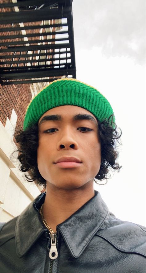 Jaymin Khansmith, Beanie Hairstyles, Curly Heads, Rasta Style, Dread Heads, Foto Inspo, Style Beanie, Men's Beanies, Hairstyles Haircuts