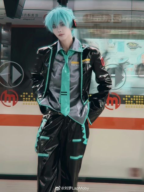 Male Miku Cosplay, Male Cosplay Poses, Male Cosplay Ideas, Male Miku, Cosplay Guy, Chinese Suit, Boy Cosplay, Cyberpunk Male, Long Pink Hair