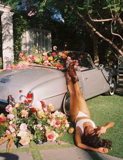 Classic Car Photoshoot, Selfie Challenge, 21st Birthday Photoshoot, Beautiful Photoshoot Ideas, Take What You Need, Creative Photoshoot Ideas, Photographie Portrait Inspiration, Glam Photoshoot, Fun Photoshoot