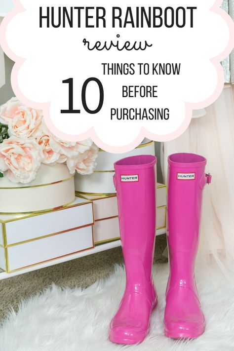 If you're thinking about purchasing a pair of Hunter boots, read these 10 things to know about them before you buy! This guide will help you decide the right size, finish, and style for your lifestyle. Pink Hunter Boots Outfit, Hunter Boots Outfit Fall, Hunter Boot Outfits, How To Style Hunter Boots, Hunter Rain Boots Outfit, Pink Hunter Boots, Rain Boot Outfit, Hunter Boots Outfit, Rainy Day Outfits