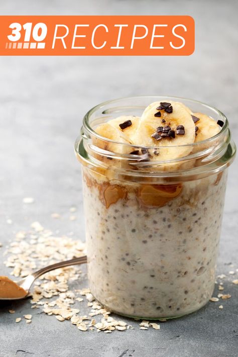 Looking for a high protein breakfast treat? Protein Powder Overnight Oats are the way the go! Try this PB & Banana recipe, using 310 Nutrition Shake, fresh banana, rolled oats, and drizzled peanut butter for a nutritious and delicious breakfast! 310 Nutrition Shake Recipes, 310 Nutrition Meal Plan, 310 Nutrition Recipes, 310 Recipes, Nutrition Meals, 310 Nutrition Shake, 310 Shake Recipes, Keto Eggs, Diet Dishes