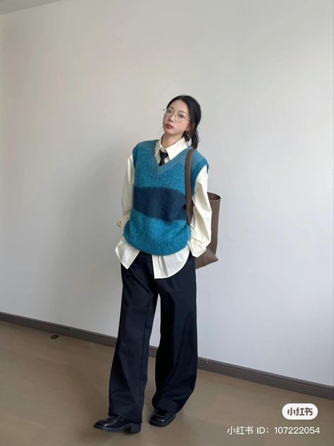 Baggy Sweater Vest Outfit, Tomboy Outfits Formal Casual, Knit Vest Outfit, Sweater Vest Outfit, Korean Fits, University Outfit, Tomboy Outfits, Vest Outfits, 가을 패션