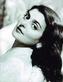 the style saloniste: Meeting Gayatri Devi Gayathri Devi, Bollywood Classics, Maharani Gayatri Devi, Indian Goddesses, Gayatri Devi, Striking Beauty, Timeless Photography, Indian Princess, Vintage India