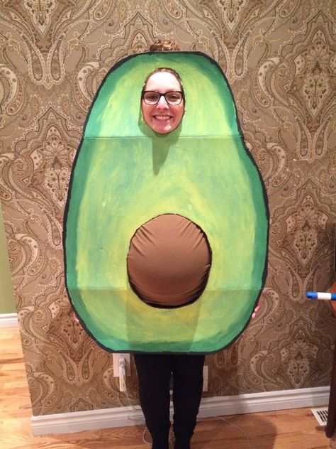 15 disfraces de maternidad más originales para Halloween Halloween Costumes Pregnant Women, Avocado Costume, Pregnancy Costumes, Pregnant Halloween Costumes, Diy Couples Costumes, Baby Kostüm, Pregnant Halloween, Last Minute Halloween Costumes, Fantasias Halloween