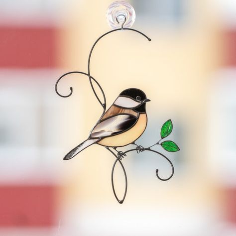 Chickadee Stained Glass Pattern, Stained Glass Chickadee, Stained Glass Window Hangings, L'art Du Vitrail, Glass Suncatchers, Modern Stained Glass, Stained Glass Bird, Stained Glass Birds, Glass Creations