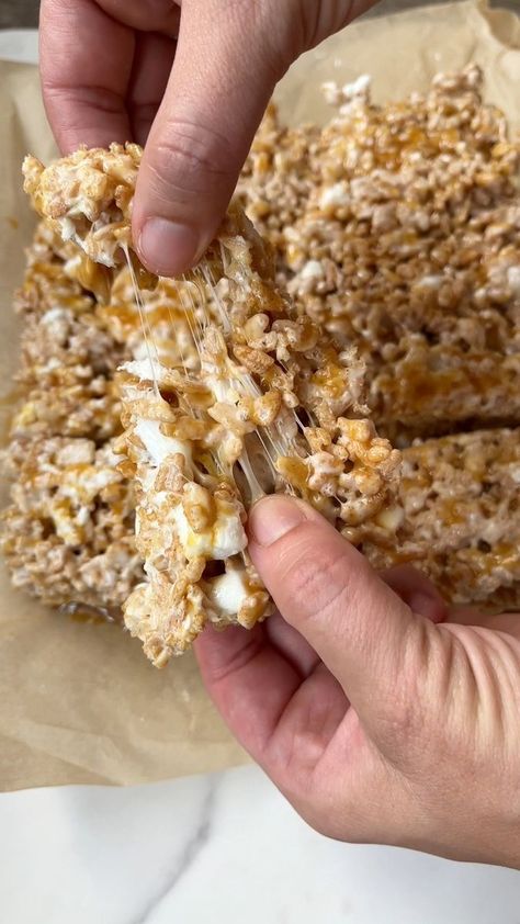 Brown butter, salted caramel Rice Krispie treats. Full recipe on IG! #fallrecipes #fallbaking #fallparty | Sarah Bonds | Sarah Bonds · Original audio Brown Butter Salted Caramel Rice Krispie Treats, Salted Caramel Rice Krispie Treats, Caramel Rice Krispie Treats, Bar Desserts, Brown Butter Cookies, Cereal Snacks, Krispy Treats, Baking Fun, Rice Krispy