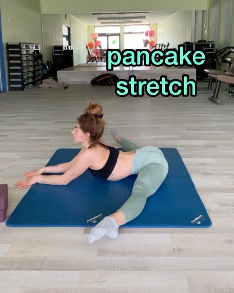 Kim Alicia on Instagram: “MIDDLE SPLIT ~ stretches 🐒😊 Swipe left ← to see my favorite middle split stretches that I do every time before training. :) 1. Pancake…” Pancake Stretch, Middle Splits Stretches, Splits Stretches, Middle Splits, True North, Body Poses, Pole Dance, Handstand, Pole Dancing