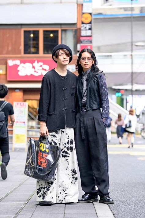 The Best Street Style at Tokyo Fashion Week Spring 2022 | Vogue Japan Style Outfits, Street Style Women Casual, Tokyo Fashion Week Street Styles, Tokyo Outfits, Japanese Street Style, Japan Fashion Week, Street Style 2022, Japan Fashion Street, Denim Street Style