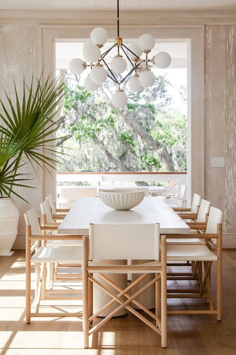 KiawahRiver-D — Starr Sanford Design Modern Coastal Dining Room, Beach House Dining Room, Miami House, Coastal Dining Room, Beach House Living Room, Modern Coastal Decor, Breakfast Nooks, Casual Dining Rooms, Coastal Interiors Design