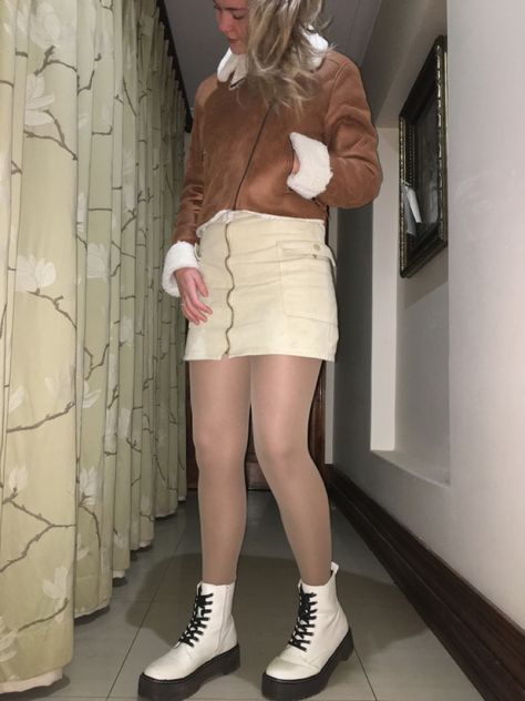 Beige Doc Martens Outfit, Jacket Winter Outfit, Martens Outfit, White Doc Martens, Doc Martens Outfit, Beige Skirt, Aviator Jacket, Beige Outfit, Sheepskin Jacket