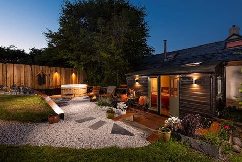 Book your self catering holiday cottage at Straw Cottage, Devon, North. Accomodates 2. Cottage Photos, Country Living Uk, Classic Cottage, Luxury Glamping, Glamping Site, Open Plan Living Room, Beautiful Cottages, North Devon, Romantic Escapes