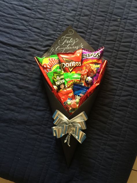 Man Bouquet, Diy Graduation Gifts, Candy Bouquet Diy, Flower Bouquet Diy, Gift Box Design, Birthday Letters, Graduation Diy, Letter Gifts