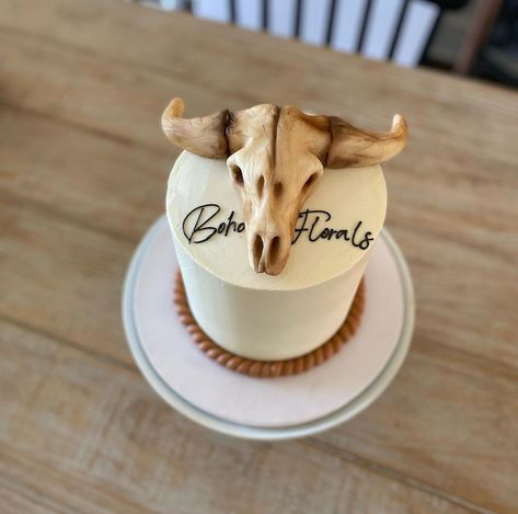 Western Cake. Cow Skull. Boho floral theme for a florist grand opening 🐮💐 | Instagram Cow Skull Cake, Cake Cow, Western Cake, Western Cow Skull, Chocolate Cow, Skull Cake, Cake Layers, Modeling Chocolate, Cow Skull