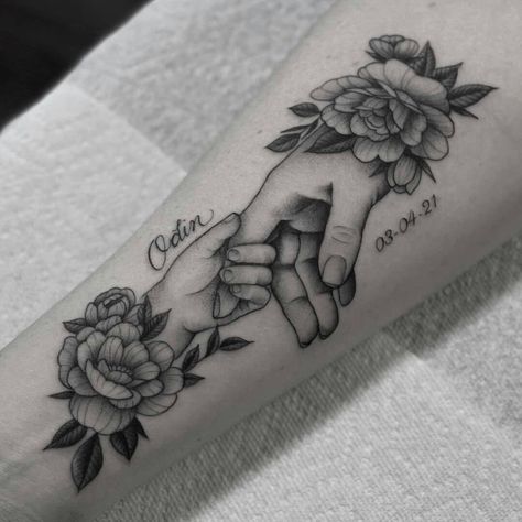 Mom Baby Tattoo, Motherhood Tattoos, Mommy Tattoos, Leo Tattoos, Small Pretty Tattoos, Mother Tattoos, Floral Tattoo Sleeve, Red Ink Tattoos, Tattoo Design Book