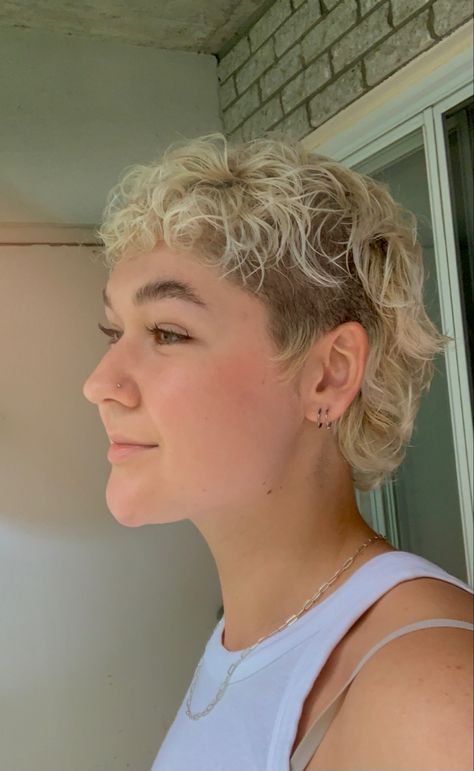 Lesbian Hairstyles Short Curly, Curly Mullhawk, Short Blonde Curly Mullet, Short Curly Mullet Shaved Sides, Mullet Fade Women, Queer Mullet Curly, Shaggy Pixie Mullet Curly, Curly Blonde Mullet, Mullet Variations