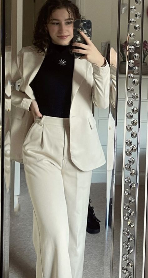 Formal Suits For Women, Grad Outfits, Blazer Outfits For Women, Woman Suit, Casual Outfits For Work, Business Outfits Women, Business Casual Outfits For Work, Woman Suit Fashion, Casual Day Outfits