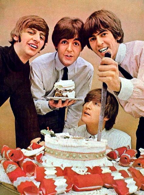 good photo for Birthday cards Happy Birthday Beatles, Beatles Birthday, Beatles Party, Morrison Hotel, Beatles Love, Beatles Pictures, Beatles John, The Fab Four, All Time Low