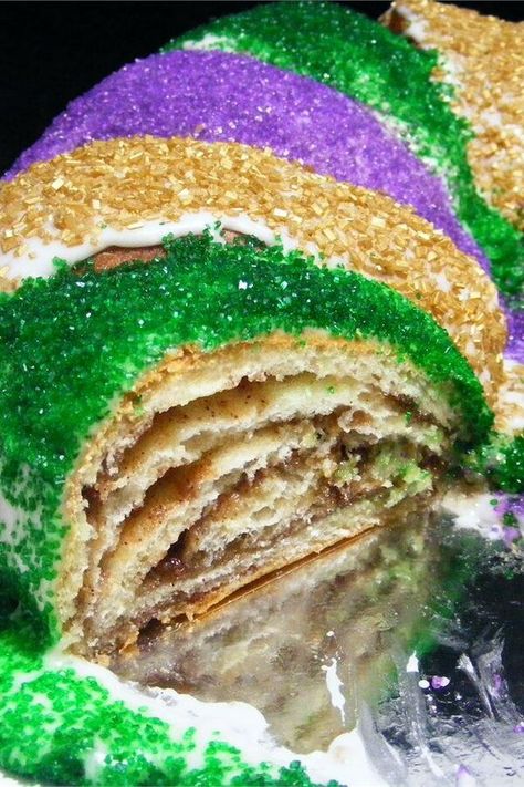 Easy Cake Auction Cakes, Apple King Cake Recipe, King Cakes, King Cake Recipe Traditional, King Cakes Recipe, Kings Cake Recipe Traditional, Kings Cake, Kings Cake Recipe, King Cake Cheesecake