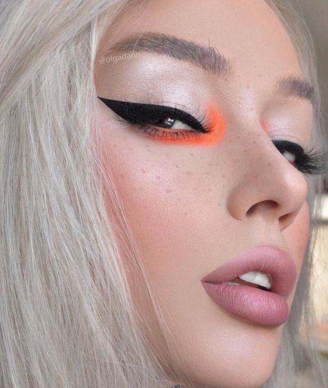 PICK THE BEST LOOK👆SWIPE ❤️ @azra_caylana ❤️ (profile picture credit) ................ SWIPE RIGHT 👉TO SEE WORK OF OUR FEATURED MUAS:… Cyberpunk Makeup, Orange Lemonade, Brow Pen, Colourpop Cosmetics, Creme Color, Eye Make, Look Your Best, Makeup Inspo, Maquillaje De Ojos