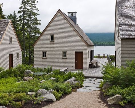 Pond House embracing the Coast of Maine Haus Am See, Contemporary Exterior, Small Houses, Custom Home Designs, Interior Photography, Ideas Pictures, Style At Home, Architectural Inspiration, In The Woods