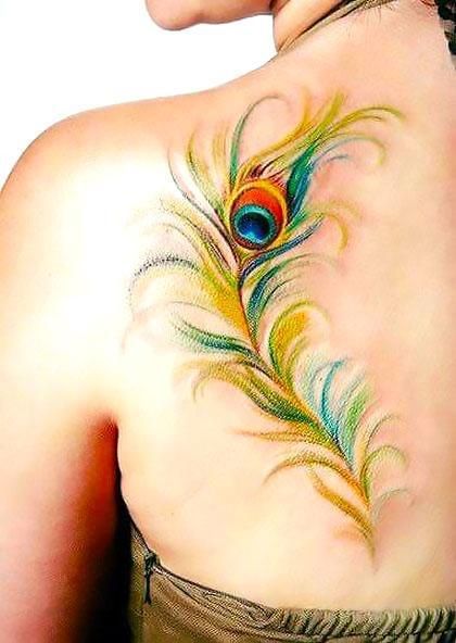 Colorful Peacock Feather Tattoo Idea Tatoo 3d, Peacock Feather Tattoo, Peacock Tattoo, Feather Tattoo Design, Tattoo Trend, Tattoo Henna, Muster Tattoos, Geniale Tattoos, Tatuaje A Color