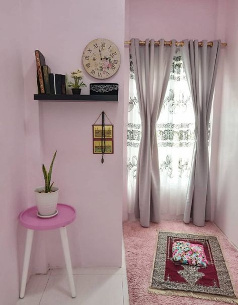 Praying Room, House Interior Indian, Muslim Prayer Room Ideas, Prayer Room Ideas, Indian Living Room, Prayer Corner, Rooms Ideas, Islamic Decor, Beautiful Home Designs