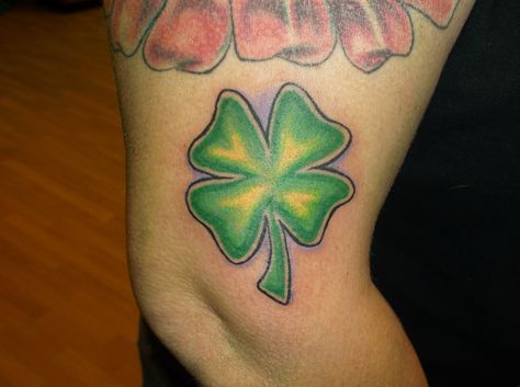 Celtic Clover Tattoos, Irish Shamrock Tattoo, 4 Leaf Clover Tattoo, Blatt Tattoos, Leaf Clover Tattoo, 42 Tattoo, Four Leaf Clover Tattoo, Clover Tattoo, Shamrock Tattoos