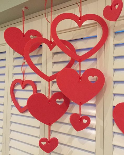 Handmade Valentine Decorations, Valentines Day Decorations For Classroom Ceiling, Valentines Hallway Decor School, Adult Valentine Crafts, Easy Valentines Day Decorations, Hearts Decorations, Valentine Tablescape, Letter Garland, Valentine Door Decorations