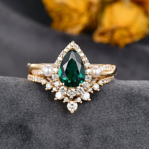 Emerald Engagement Ring Teardrop, Emerald Color Engagement Ring, Pear Shaped Emerald Ring, Gold Emerald Engagement Ring Green, Emerald Engagement Ring Green Vintage, Diamond Ring With Emerald Accents, Gold And Emerald Wedding Ring, Emerald And Gold Engagement Ring, Emerald Gold Engagement Ring