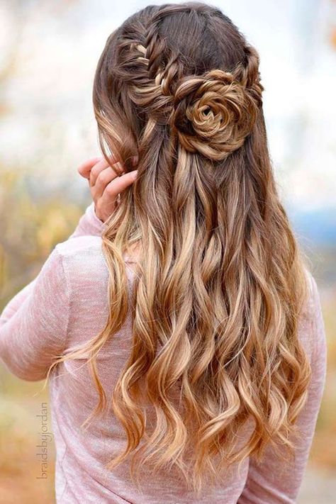 This intricate rose bun by Braids by Jordan is an incredibly romantic addition to your half up half down hair style. It can be done as a full updo, but the soft curls below really suit a wedding style, especially with the balayage colouring. #hair #weddinghair #hairstyles #hairstylesforwomen #halfuphalfdownhair #wedding #hairgoals #hairfashion #weddingideas Formal Hair, Fishtail Braid, Prom Hairstyles For Long Hair, Homecoming Hair, Wedding Hair Down, Penteado Cabelo Curto, Long Layered Hair, Long Blonde, Half Up Hair