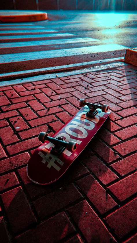 Skate Pics, Skate Wallpaper, Wallpaper Backgrounds Aesthetic Vintage, Summer Beach Style, Skateboard Photos, Skateboard Aesthetic, Hd Dark Wallpapers, Wallpaper Backgrounds Aesthetic, Skate And Destroy