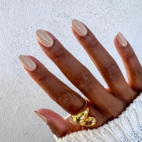 "Coconut" Nails Is the Chicest Nail Trend to Try This August | Who What Wear UK Transitioning Into Fall Nails, Summer To Fall Transition Nails 2024, Transitional Nails Summer To Fall, Coconut Nails, Funny Bunny Nail, Taupe Nail Polish, Nails September, Taupe Nails, Neutral Nail