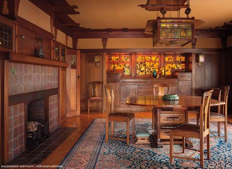 Dwell - Iconic Perspectives: Greene & Greene's Gamble House Dream Bungalow, Craftsman Architecture, Bernard Maybeck, Craftsman Houses, Craftsman Interiors, Arts And Crafts Interior Design, Bungalow Interiors, Arts And Crafts Interiors, Morris Chair