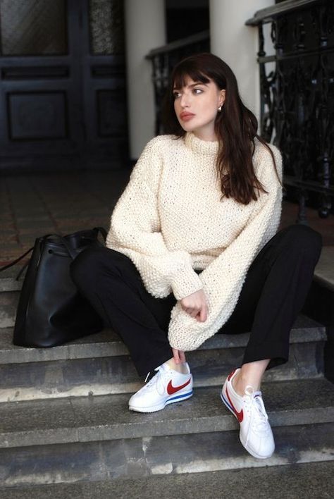 Nike Cortez Outfit, Quoi Porter, Moda Paris, Looks Street Style, Mode Inspo, 가을 패션, Nike Cortez, Chunky Knits Sweater, New Classic