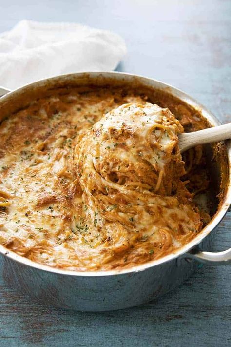 The Salty Marshmallow, Salty Marshmallow, Cheesy Spaghetti, One Pot Spaghetti, Spaghetti Pie, Easy One Pot Meals, Baked Spaghetti, Pasta Lover, Lean Beef