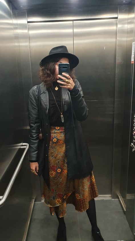 Your local office witch Professional Witchy Outfits, Urban Witch Aesthetic, Corporate Witch, Witchcore Outfit, Ritual Clothing, Swamp Witch, 2025 Style, Witchy Outfits, Hippie Grunge