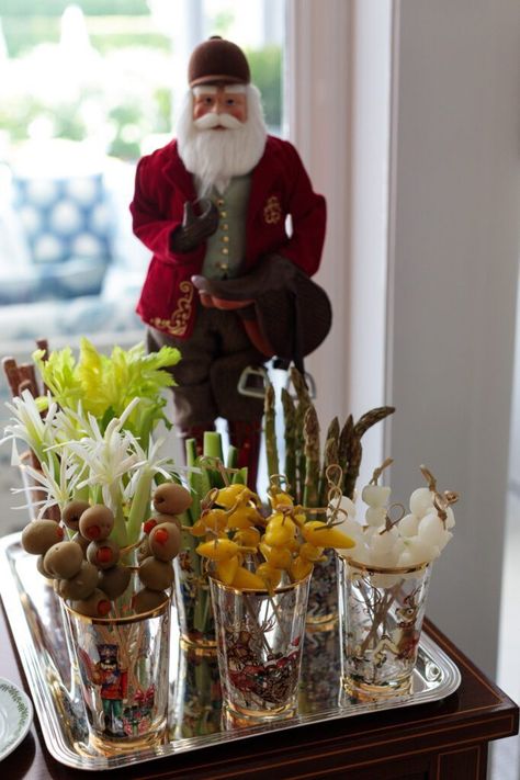 9 Tips For Christmas at Home with Stephanie Booth Shafran - The Glam Pad Holiday Bar Cart Christmas, Bar Christmas Decorations, Holiday Bar Cart, Cocktail Party Decor, Christmas Tables, Christmas At Home, Christmas Cocktail Party, Holiday Bar, Glam Pad