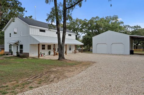 Cozy Barndominium, Simple Barndominium Ideas, Texas Countryside, Texas Barndominium, Magnolia Realty, Simple Bathroom Designs, Barn Houses, Barndominium Plans, Farm Plans