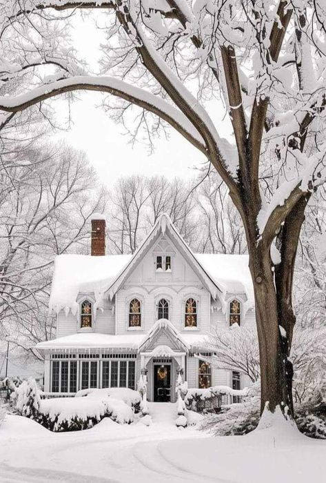 Home Haircuts, House In Snow, Snowy House, Winter House Exterior, Winter Illustrations, Beautiful Winter Pictures, Snowy Weather, Winter Cottage, Charming House