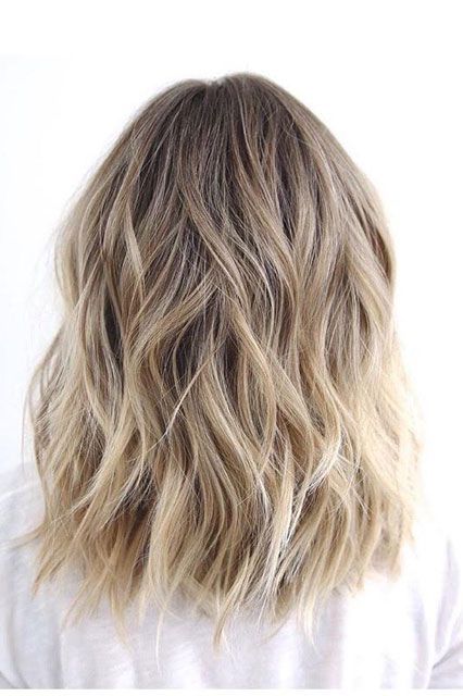 These hair-color trends are going to be HUGE Beachy Waves Hair, Medium Shag Haircuts, Kadeřnické Trendy, Blond Balayage, Balayage Blonde, Guy Fieri, Hair Color Techniques, Super Hair, Brown Blonde Hair