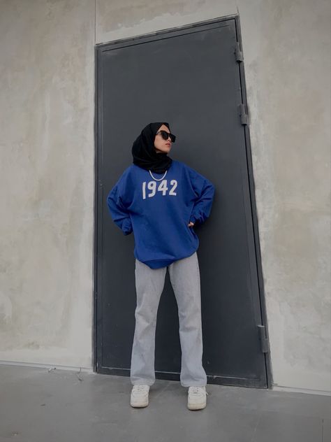 Ootd Crewneck, Ootd Pose, Outfit Ideas Hijab, Ootd Swag, Ootd Poses, Casual Hijab, Style Hijab, Sporty Casual, Muslim Fashion Outfits