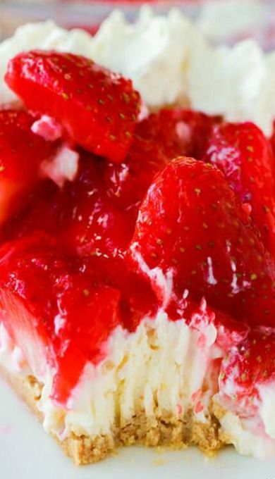 Cheesecake Pie No Bake, Easy No Bake Strawberry Cheesecake, Strawberry Cheesecake Pie, Pie No Bake, No Bake Strawberry Cheesecake, Easy Strawberry Cheesecake, No Bake Summer Desserts, Strawberry Cheesecake Recipe, Dessert Summer