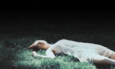 The Fallen Angel, Southern Gothic, 인물 사진, The Grass, Photography Inspo, Pose Reference, Lisbon, Short Film, Art Reference