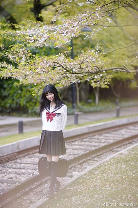 Korean Couple Photoshoot, Korean Couple, Figure Poses, Couples Photoshoot, Model Poses, Ballet Skirt, Black