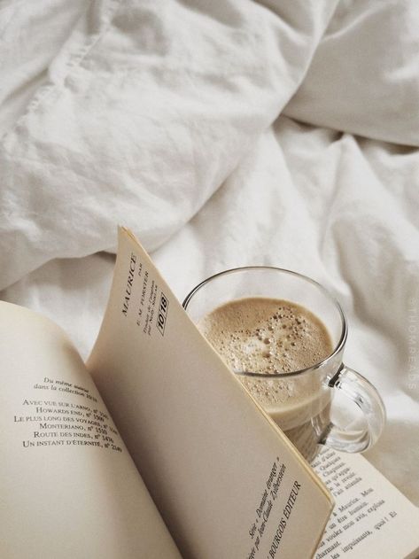 Coffee Neutral Aesthetic, Coffee Astethics, Neutral Instagram Theme, Beige Astethics, Books Girl Aesthetic, Beige Theme Aesthetic, Beige Instagram Theme, Coffee Table Books Aesthetic, Beige Mood Board